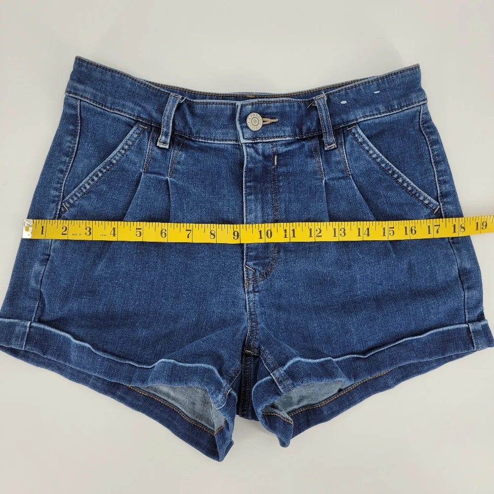 Express Jean Shorts Size 6 Pleated Cuffed Hem Stretch Denim Shortie Hi Rise